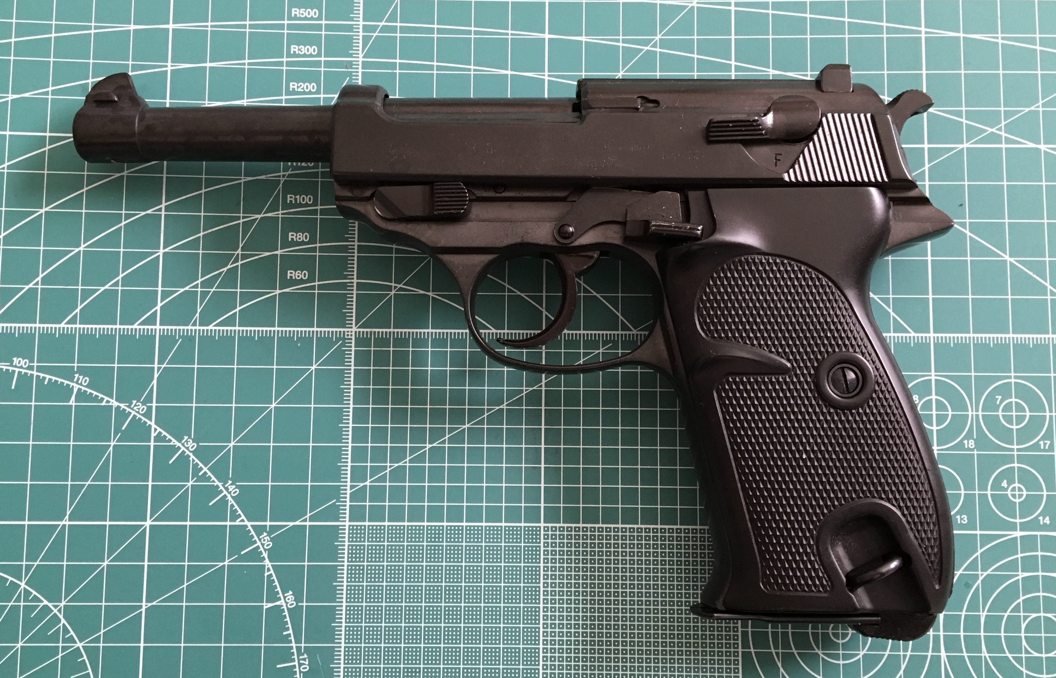 ふーじこちゃーん！」ルパンの愛銃(の色違い) マルシン ワルサーP38